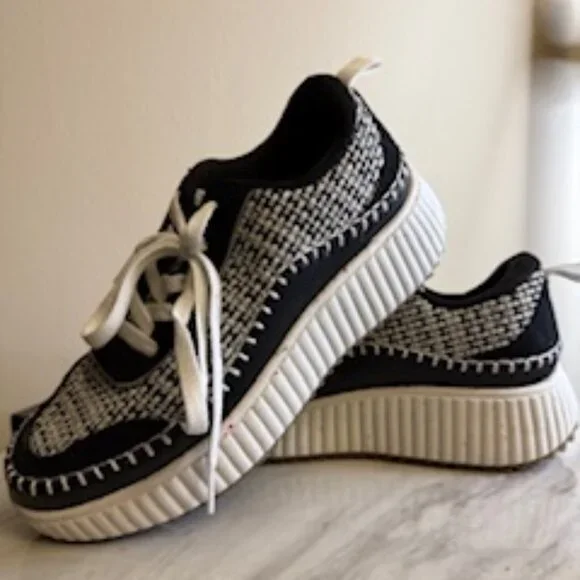 Dream Pairs Sneakers - Picture 1 of 5